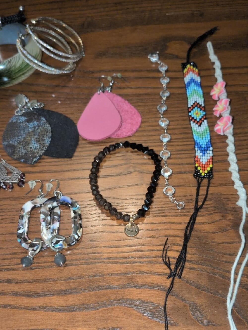 Lot Assorted Women’s Jewelry Set - Pink, Black, Multicolor Earrings & Bracelets - Picture 5 of 17